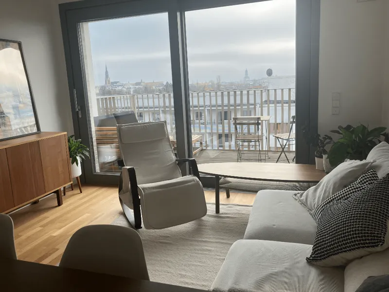 Helle 2-Zi.-Neubauwohnung, Terrasse & Aufzug (5.OG) Anmeldung & Übernahme nach 1 Jahr möglich — photo 1